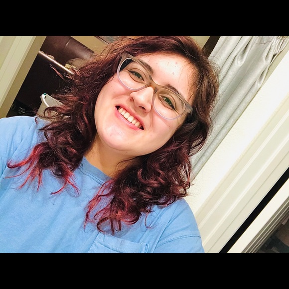 Meet your Posher, Courtney - Picture 1 of 1